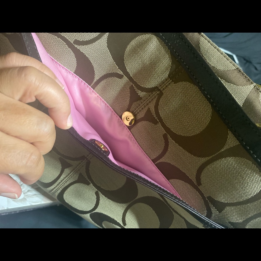 Brand new signature Coach bag - Picture 6 of 10